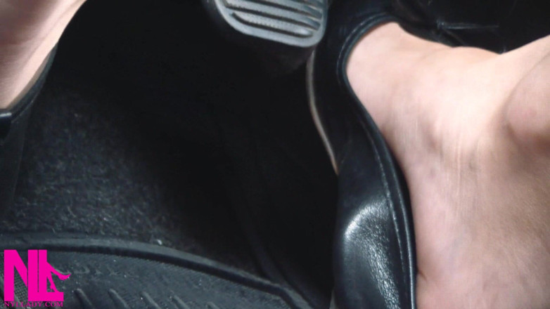 Nyllady: Revving and Driving in Black Leather Flats on Barefeet