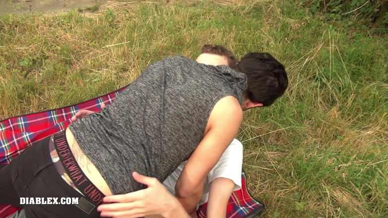 Diablex: Little Fuck Di Padang Rumput