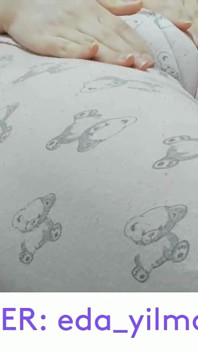 Stydké pysky- Masturbace v pyžamu- Nafouklá kundička- Oteklá kundička- Velká kundička- Turecké porno- Turecká MILF