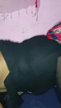 Jija sali fa sesso nudo completo durante la notte in pecorina e nella posizione della cow girl