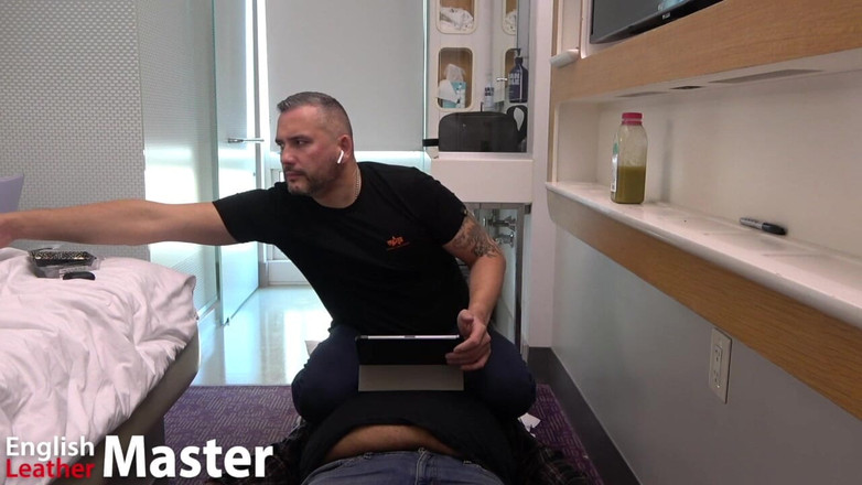 EnglishLeathermaster: 얼굴 짜기 및 후장