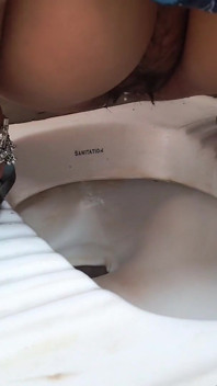Krásná Bhabhi Pissing Celé video zblízka