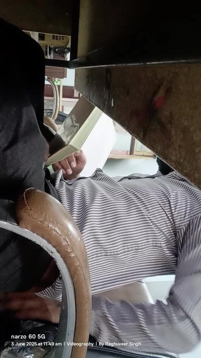 Rajasthani-old-lover: Bapa tiri India Menikmati Melancap Di Pejabat