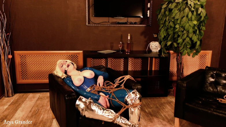 Arya Grander: Backstage van bdsm touw bondage proces, Shibari masturbatie in latex