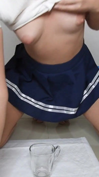 Skirt Pee Vid