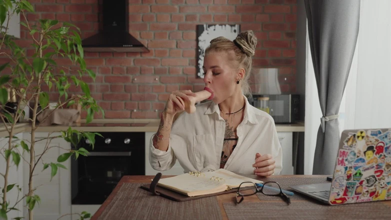 HeilyNight: Young Tattooed Teacher Heilynight Shows How to Suck Cock