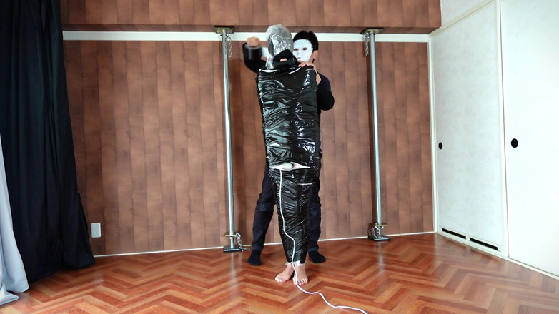 ushirosugatanomiki: Mummificazione dell'intero corpo femminile avvolgimento