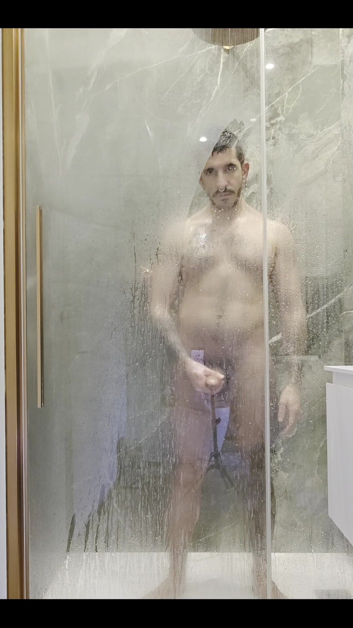 Max Xedephiro: Kdo se ke mně chce přidat ve sprše?