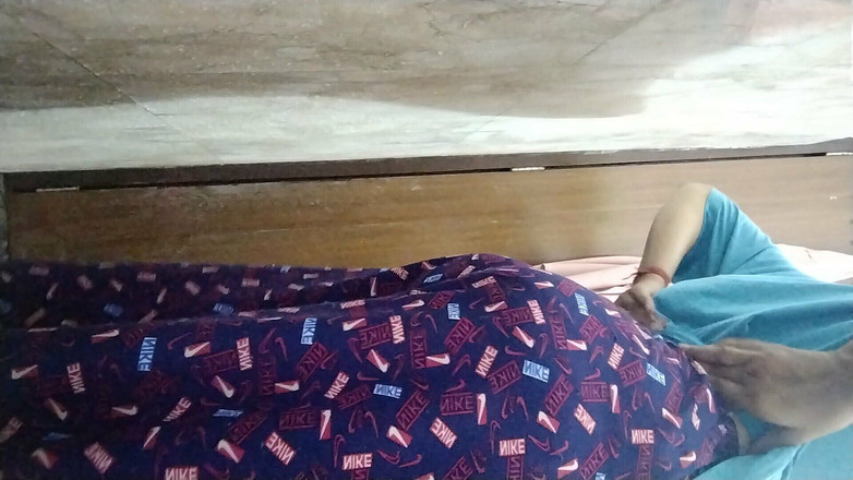 Riyathakur: 軽いオナニーを見せる若妻