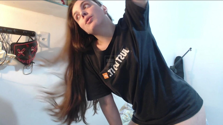 Angell Apolo: Ekor Berambut Perang Menari Di Dalam Bilik Dalam Langsung