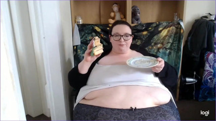 SSBBWLadyBrads: Let's eat cake