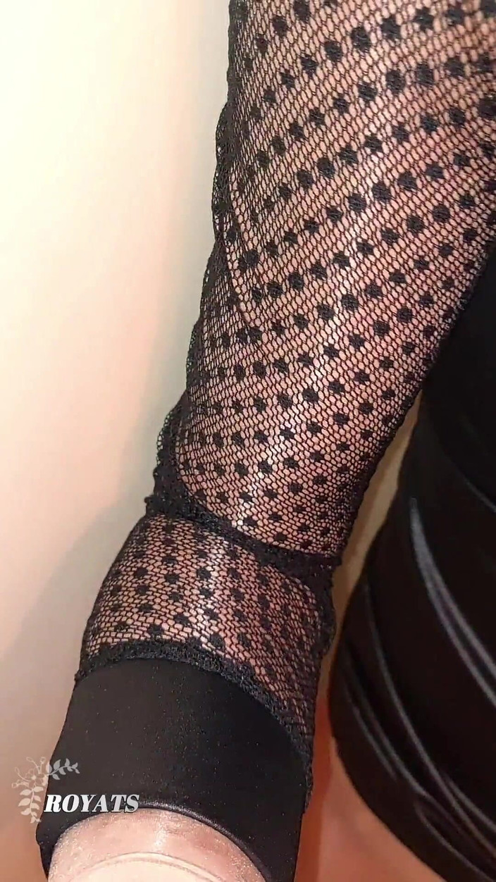 Royats: シームレスなパンティストッキングで射精とおしっこ