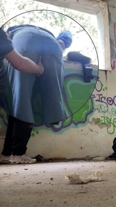 AmateurMates: Amateur-junge gefangen! Seine Jeans depants, um seinen glatten haarlosen blassen...