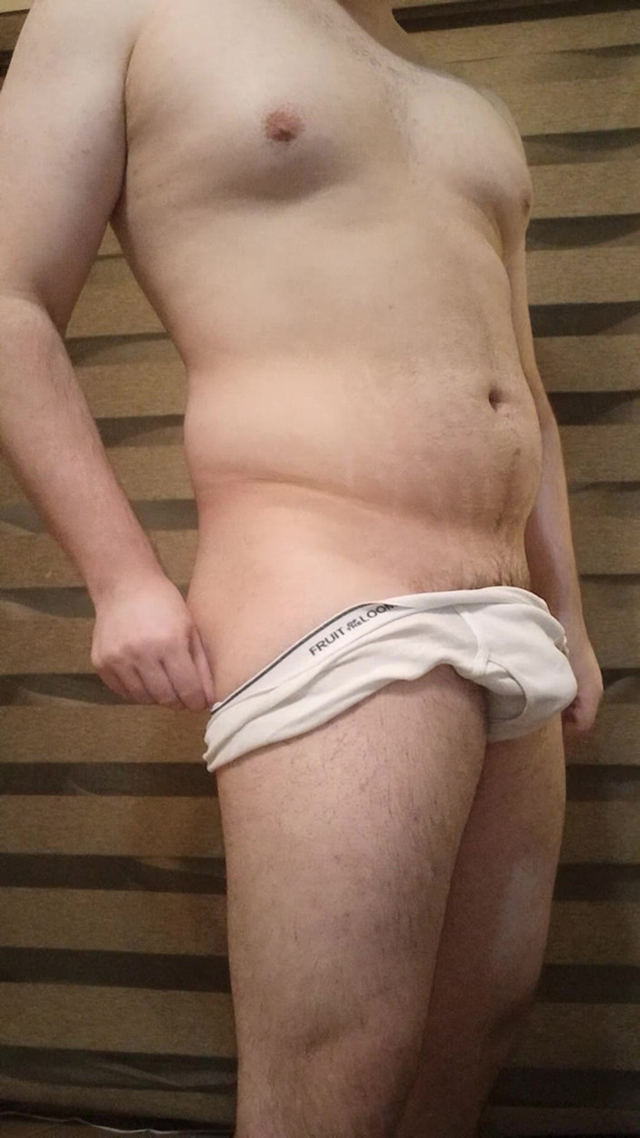 Himbo_Fox: Un étalon sexy se déshabille