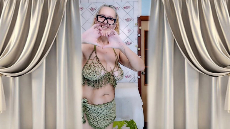 Lukerya: Sexy žena v domácnosti Lukerya. Zábavné flirtování.