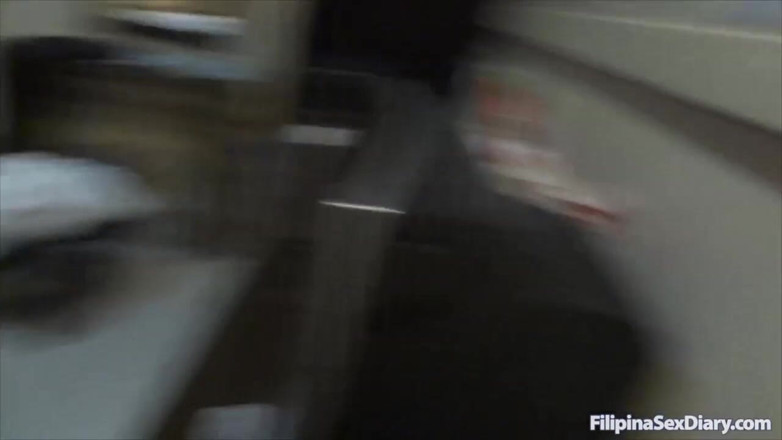 Sex Diary: Filipina milf monta una gran polla blanca en la habitación...