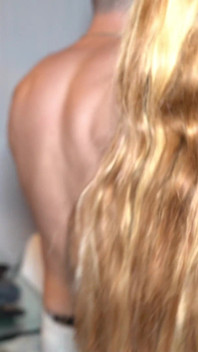 Tu es avec ta copine devant ton ami ? Je vais amener une pour arranger ça