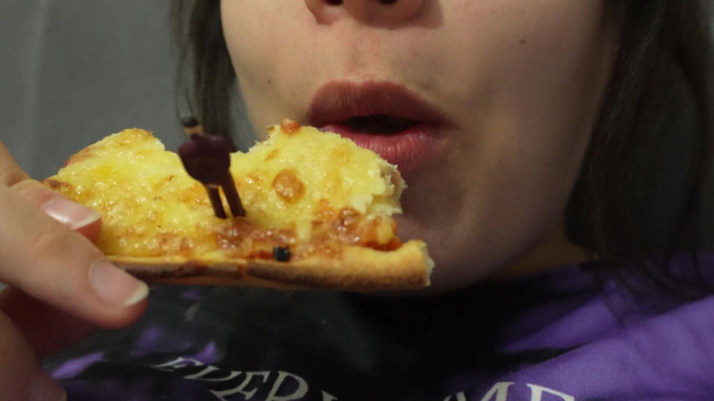 AmayaMori: Makan Malam Pizza Gergasi Mengambil Lelaki Kecil Giliran Liar Menjadi...