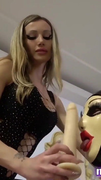 Sissy Jennas halsfick-Training