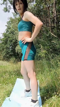 Mouillage pervers ! Une trans doit faire pipi pendant l’entraînement et continue à s’entraîner mouillé !