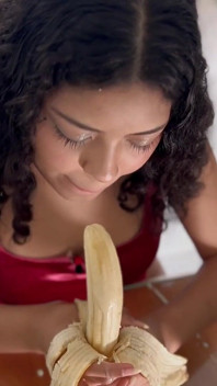 Ashley Amber minha nova obsessão - confira o que ela faz com essa banana