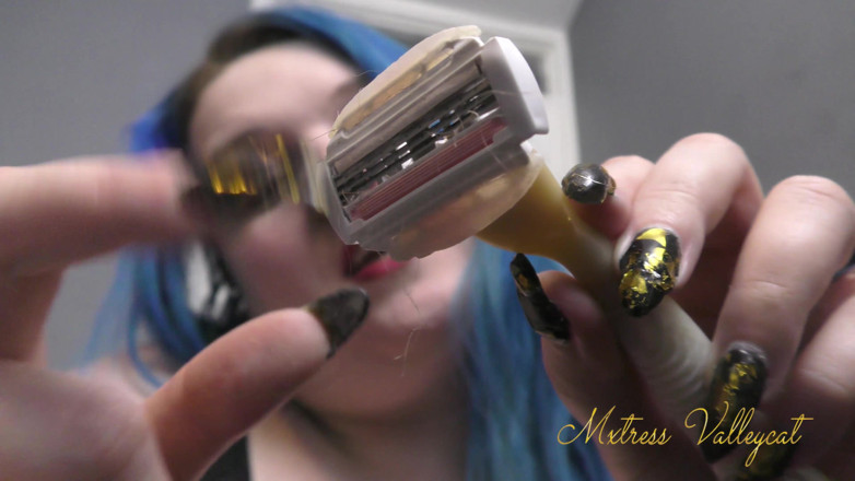 Mxtress Valleycat: A treat for my disgusting pup