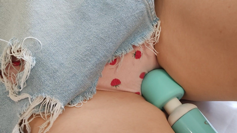 Candy xColt: Komşuma vibratörle çifte orgazm oldum - titreyerek ve zevkle büküyorum