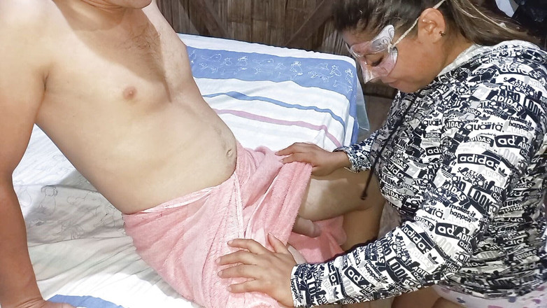 Martin13: स्पेनिश में पोर्न, सौतेली मम्मी हैरान है कि उसके सौतेले बेटे के पास पहले से ही चोदने के लिए तैयार लंड है और वह सब खाती है