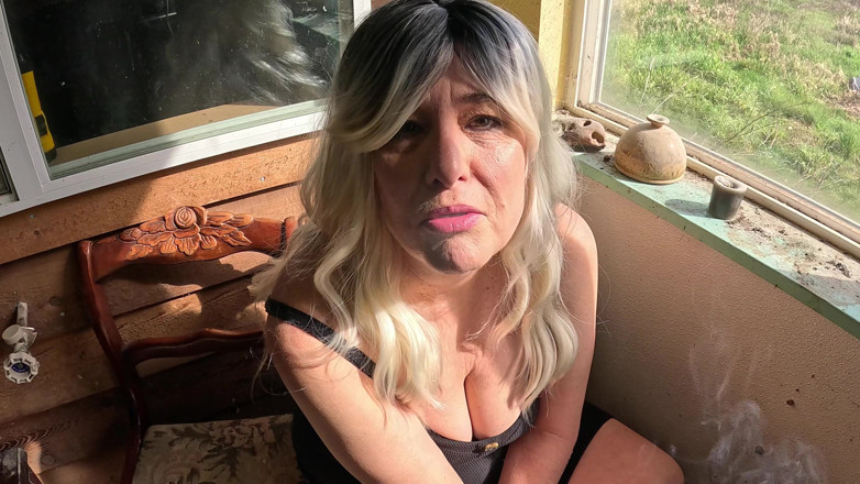 Homesteadmama: Having a Smoke on a Beautiful Day