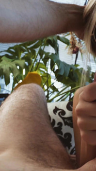 Fată asiatică minionă dă un Lapdance și apoi este
