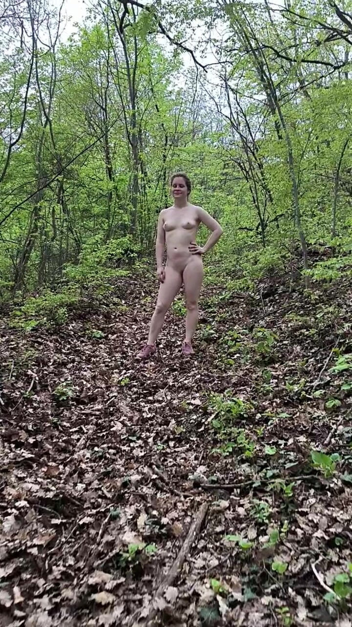 FenekManul: Petite promenade nue dans la forêt