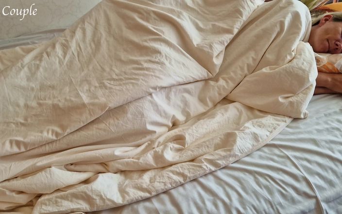 LC couple: Утренний секс пары в настоящем любительском видео - муж будит жену, когда он начинает трахать ее мокрую и скользкую дырку