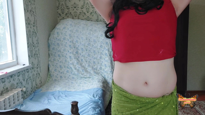 Kitty_Cross: Гарненька ледібой у сукні танцівниці живота, домашнє відео, гаряча блондинка модель