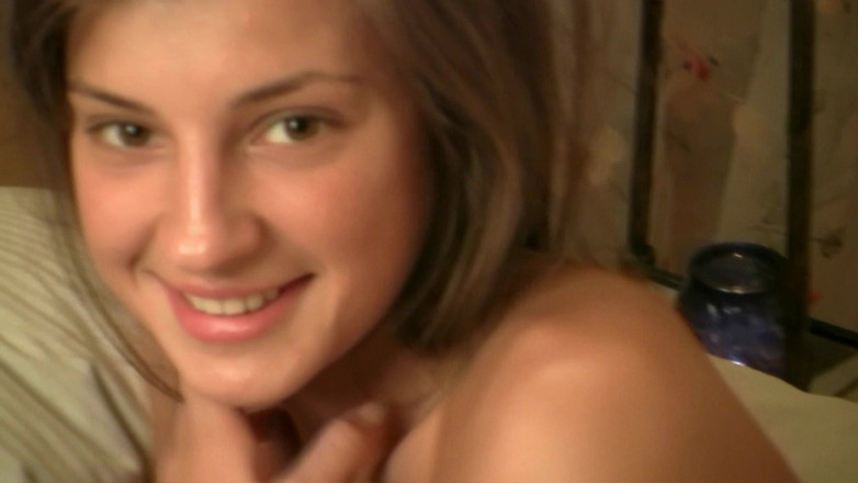 Dirty fantasy: La mia seducente figliastra si masturba la figa stretta fino...