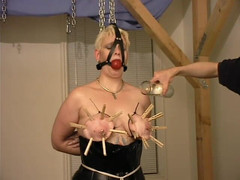 Hogtied by Kink: 维 琪