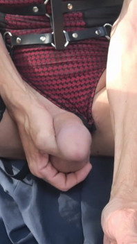 Transvestite Big Cock and Cockring Wystawa plenerowa