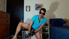 Ricky Cage: Příliš rad na nahrávání