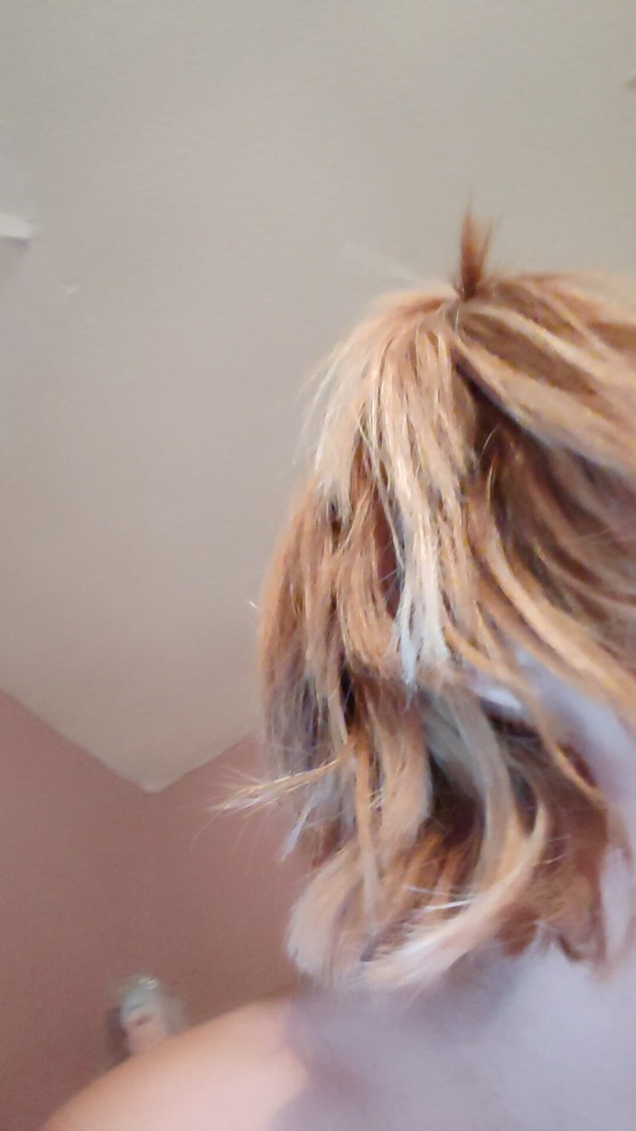 Lusi: Si blonde ini suka timun