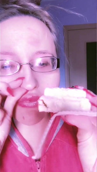 Asmr Czerwona szminka i mini ciasto Jedzenie