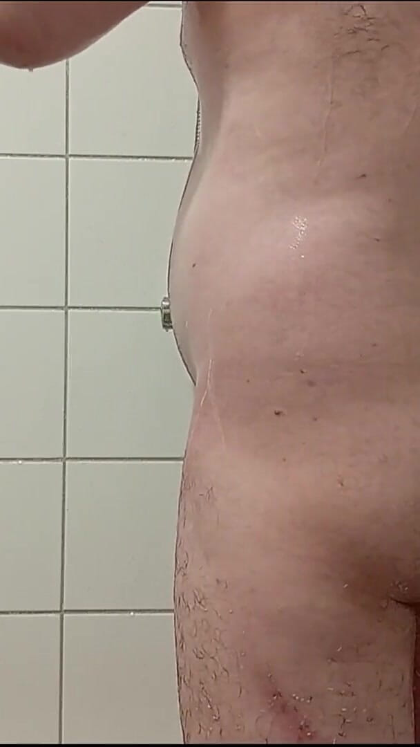 Chubby Gay in the Hotel Shower (Uhri)