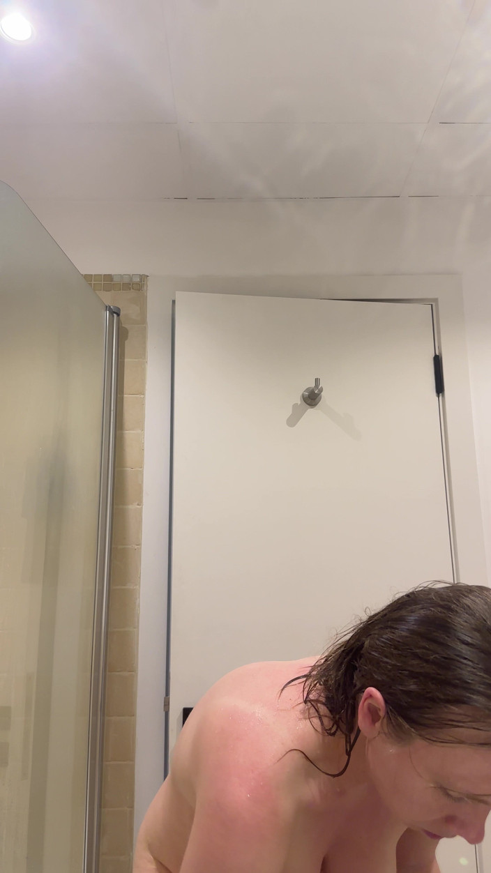 SweetLucy96: I'm Into Sex in the Shower.