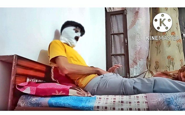 Desi__Panda: Индийский гетеро-паренек мастурбирует большой член