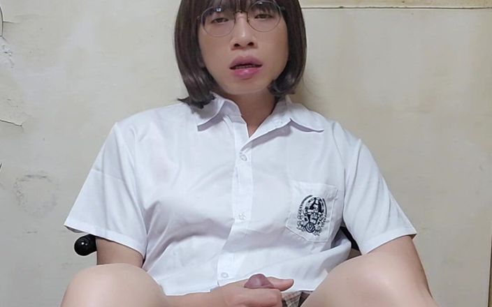 Taiwancdgirl: La trans Ting Xuan porte des talons hauts et chevauche...