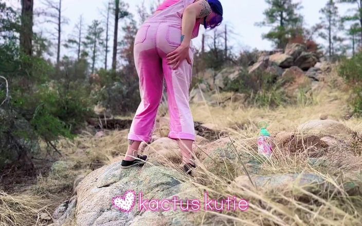 Kactus kutie: 이런! 하이킹 중 핑크 바지를 오줌 싸게 했습니다.
