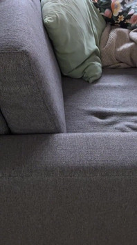 MILF to dostane zezadu na pohovce a manžílek skončí v ústech