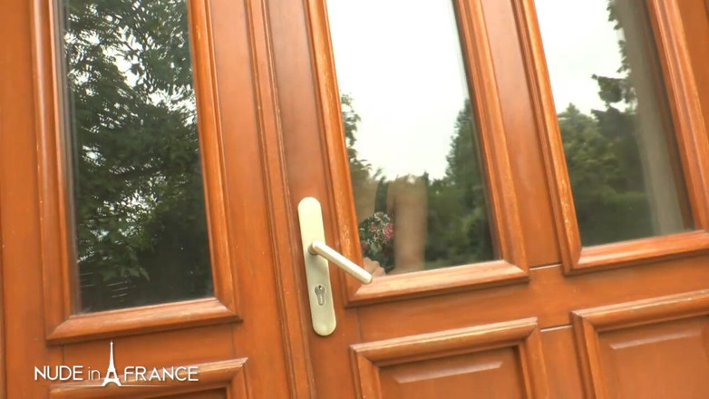 Nude in France: Güzel sarışın sürtük götünü takmak ve döllenmek için Sos Sodomy'den...