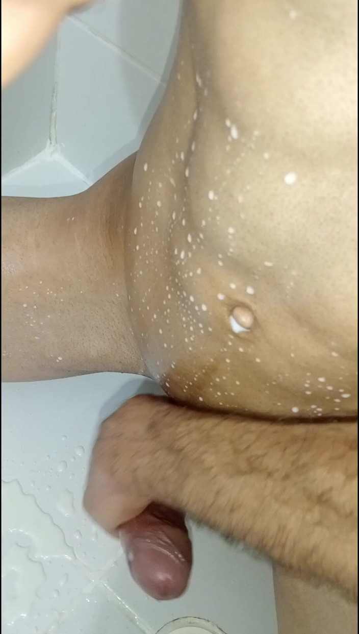 Rey rey: Kontol besar dan venoza, six pack, mandi pakai minyak, cewek...