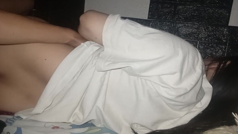 Famly sex: De gladde kont van een Aziatische maagd neuken