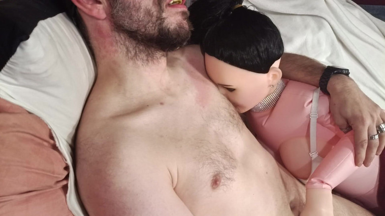 kickerscooter: La masturbación con muñeca