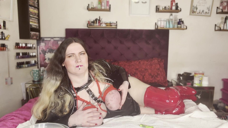 MissFFW: Panna Ffw oddawała się w jakiejś ciężkiej niewoli samozwańczej